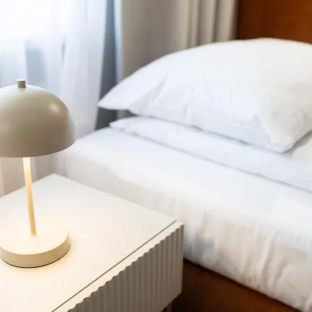 Moon 3* فروتسواف